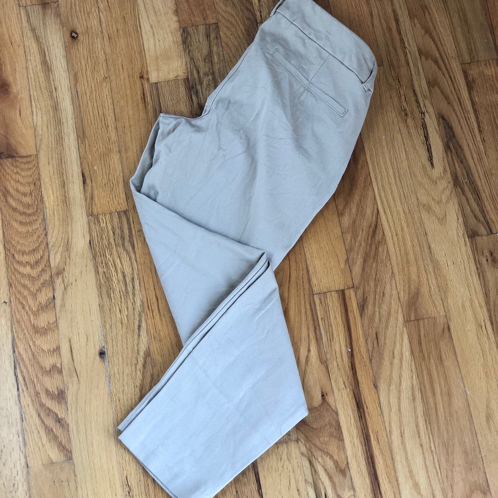 Old Navy 6 Regular Khaki Tan Mid Rise Pixie Pants